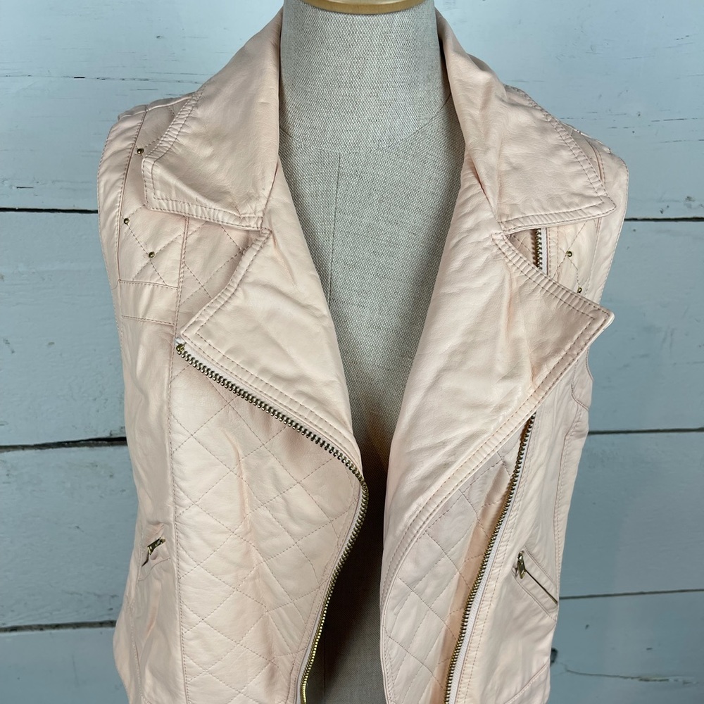 Forever 21 vest  color light pink size small
